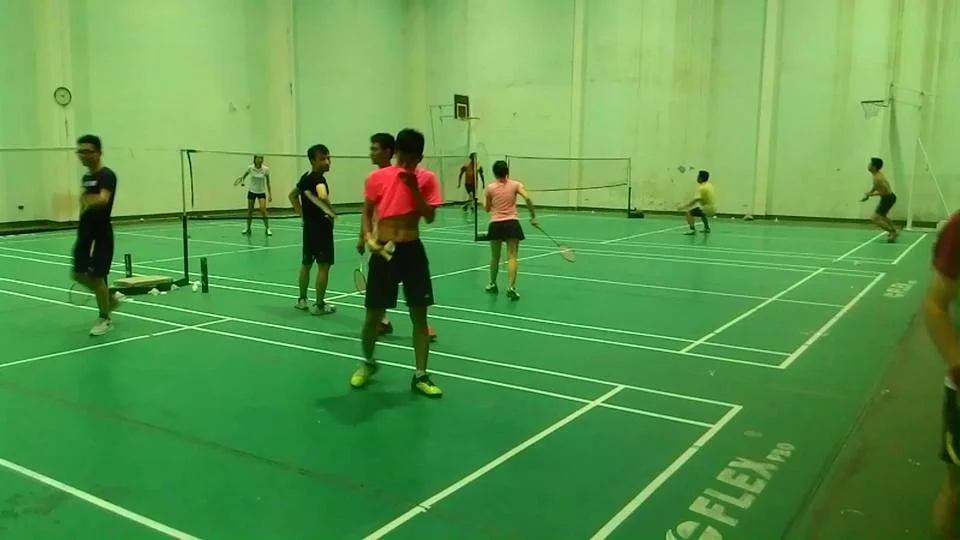 Sân cầu lông Mai Dịch